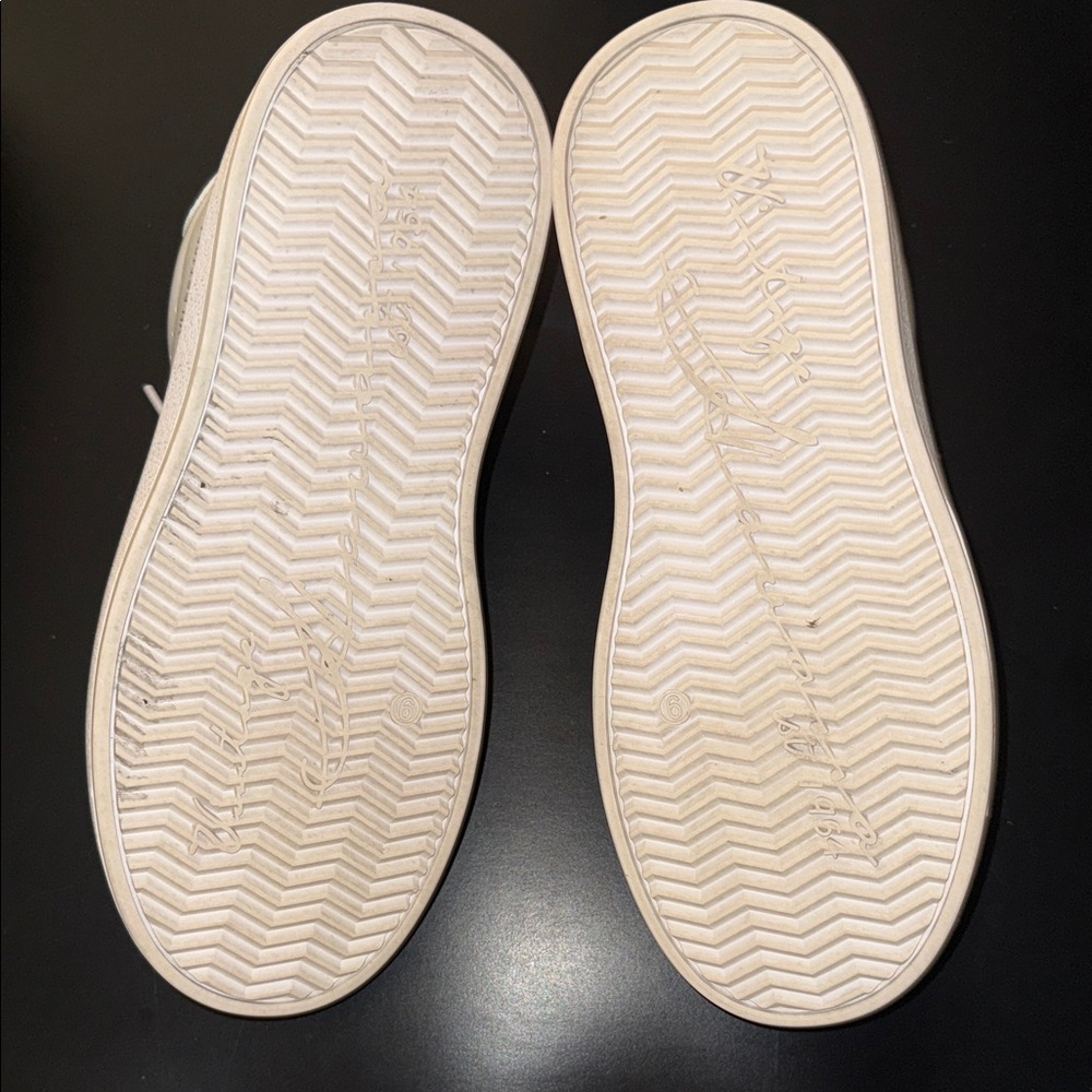 Vintage Havana Cream Leather Sneakers - Picture 9 of 9